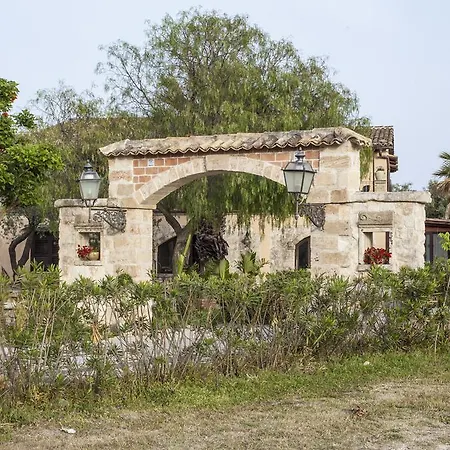 Casale Siciliano Di Miryam Tiralongo לינה וארוחת בוקר אבולה