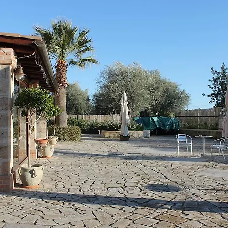 Casale Siciliano Di Miryam Tiralongo