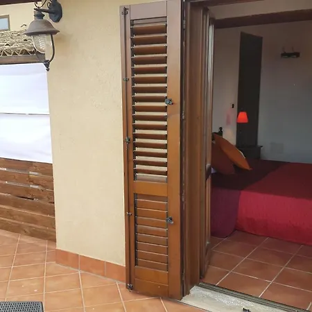 Casale Siciliano Di Miryam Tiralongo *