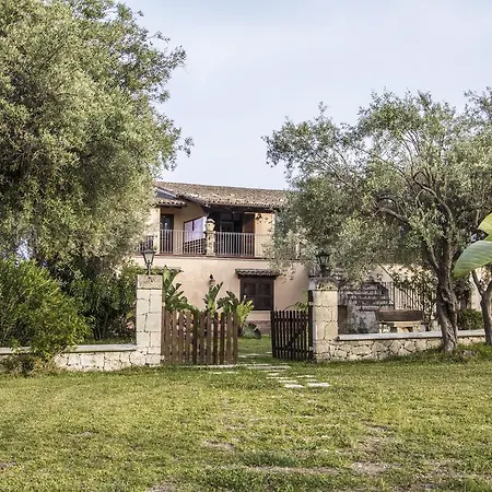 Casale Siciliano Di Miryam Tiralongo Bed & Breakfast
