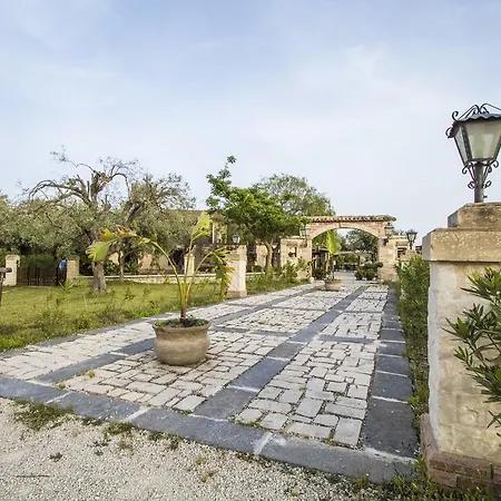 Casale Siciliano Di Miryam Tiralongo